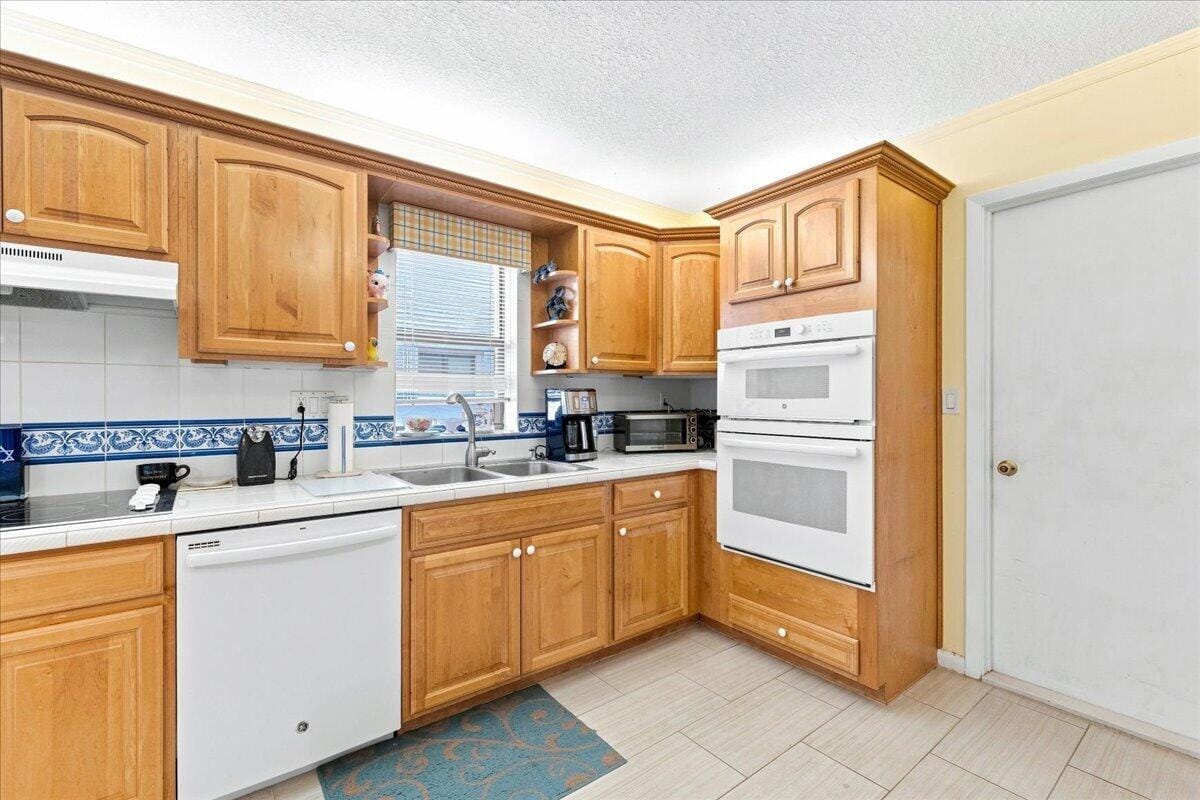 9843 NW 75TH Court NW, Tamarac, FL 33321 photo 15