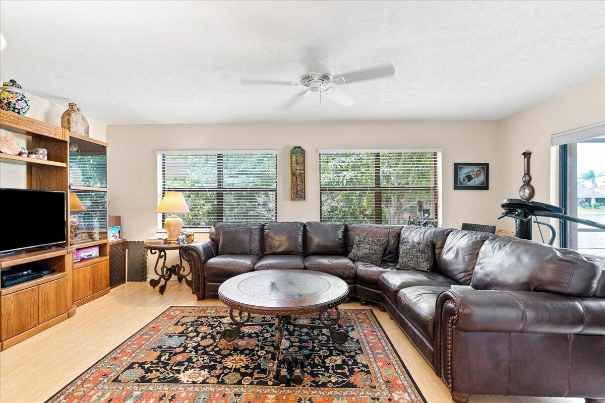 9843 NW 75TH Court NW, Tamarac, FL 33321 photo 3