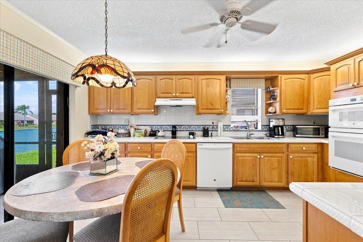 9843 NW 75TH Court NW, Tamarac, FL 33321 photo 4