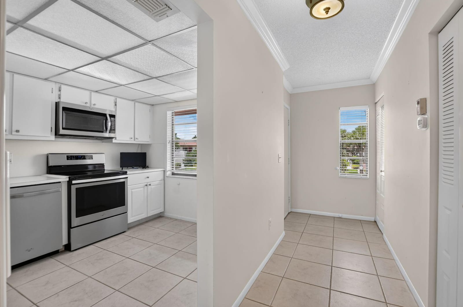 9287 VISTA DEL LAGO 13 D — photo 4