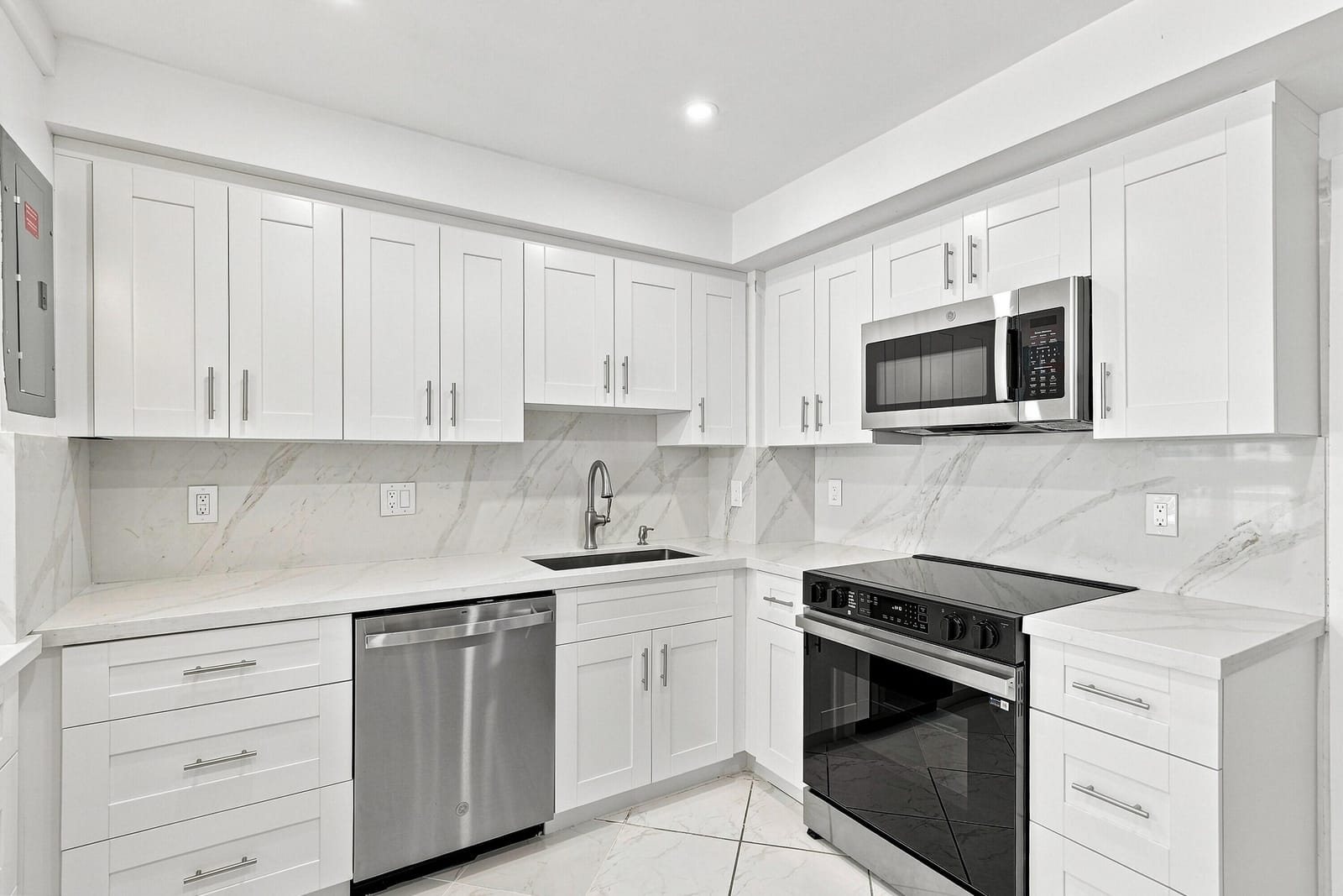 3550 GALT OCEAN Drive 204 — photo 9