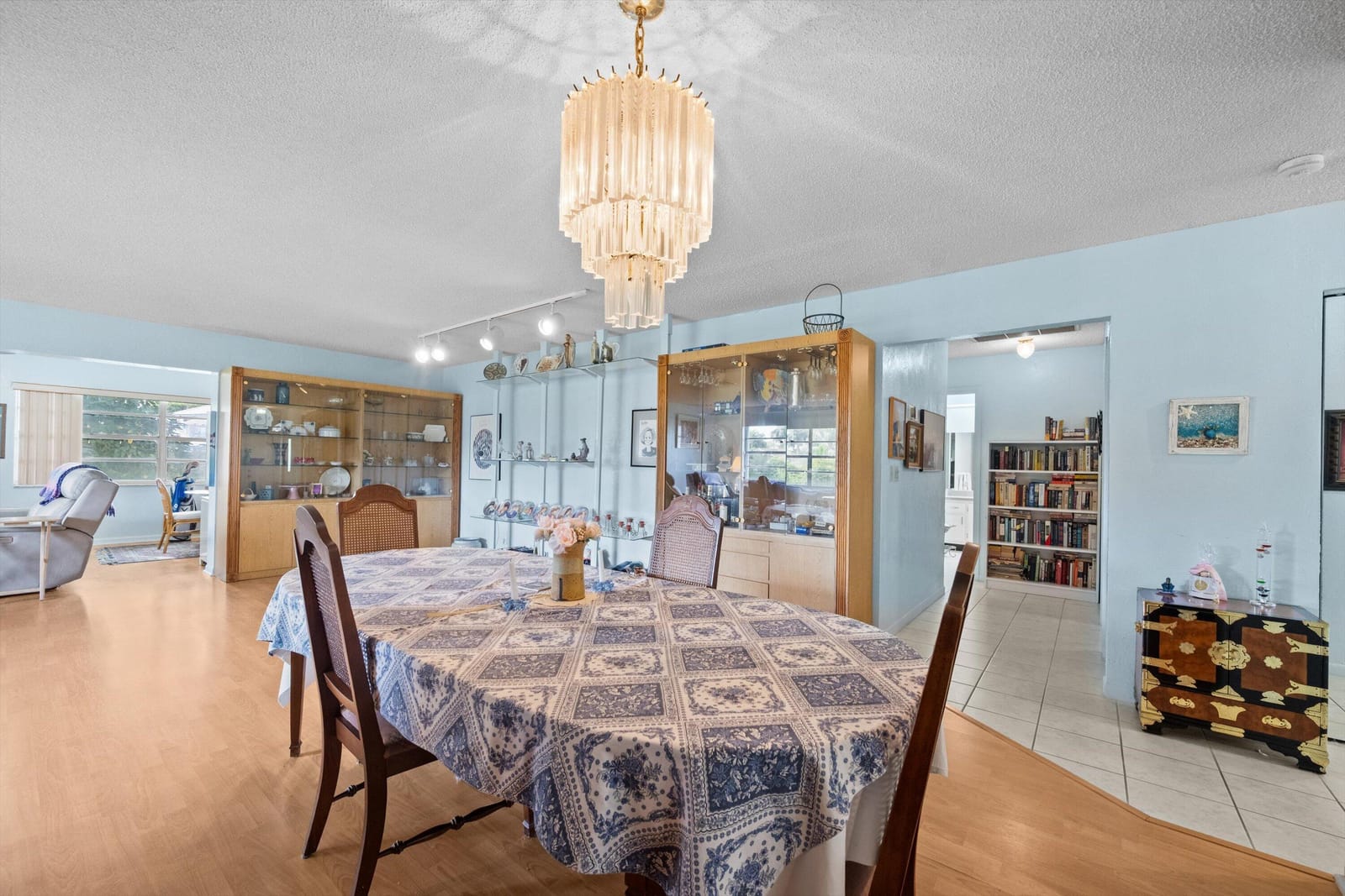 6127 RAINBOW Circle — photo 12