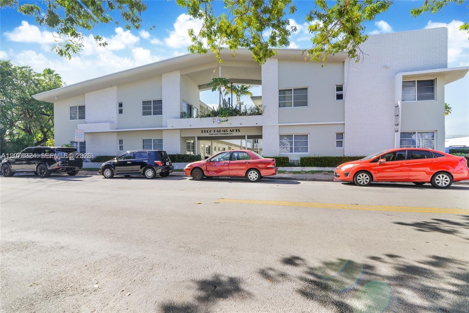 6930 Rue Versailles 31, Miami Beach, FL 33141
