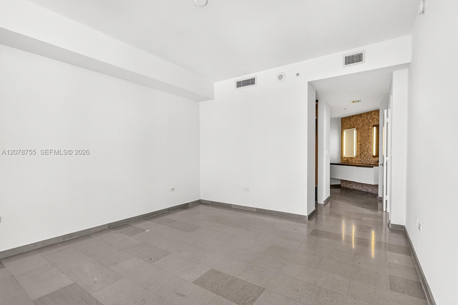 88 SW 7th Street 1511, Miami, FL 33130 photo 5