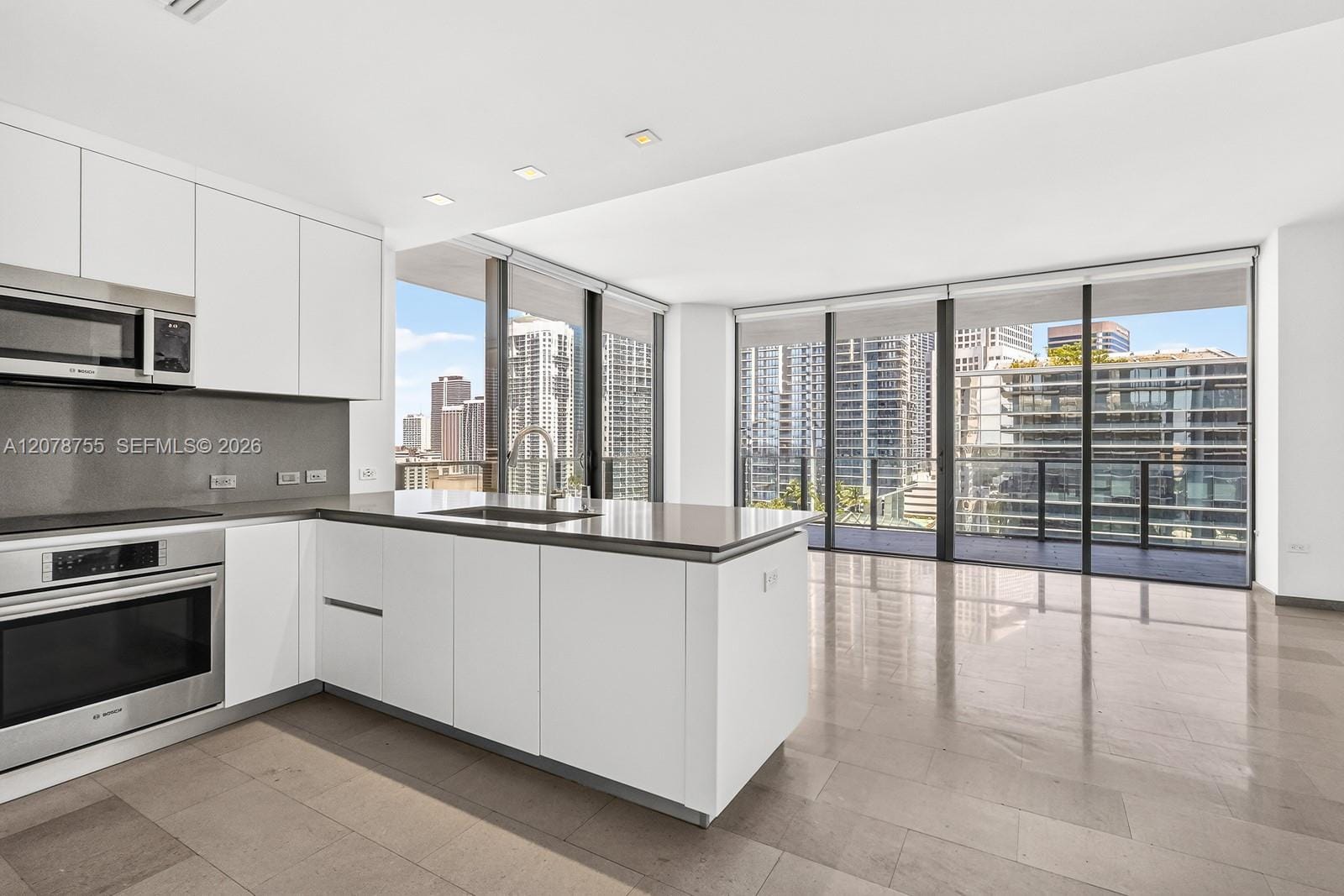 88 SW 7th Street 1511, Miami, FL 33130 photo 2
