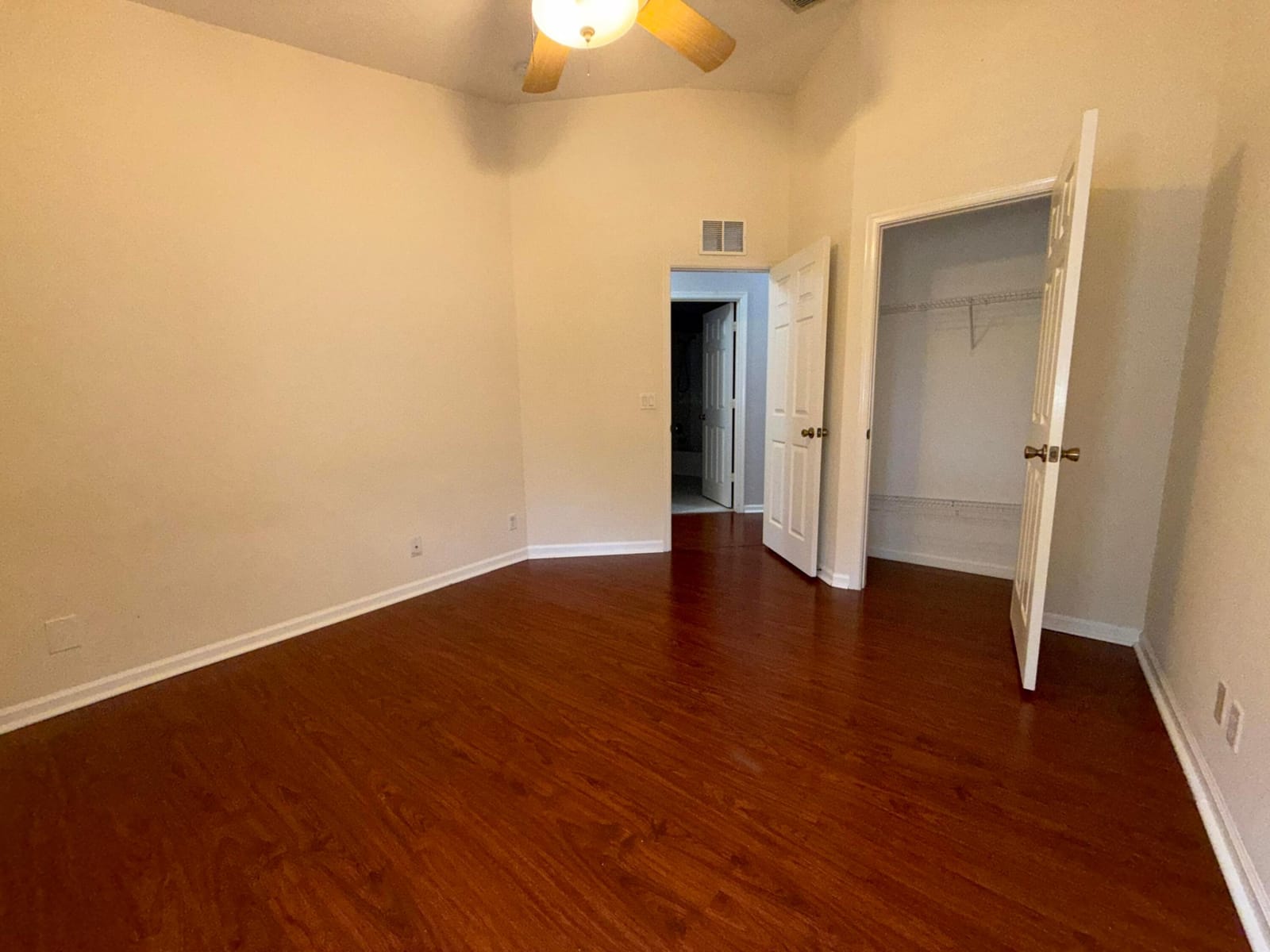 1083 Woodfield Road 1083 — photo 8