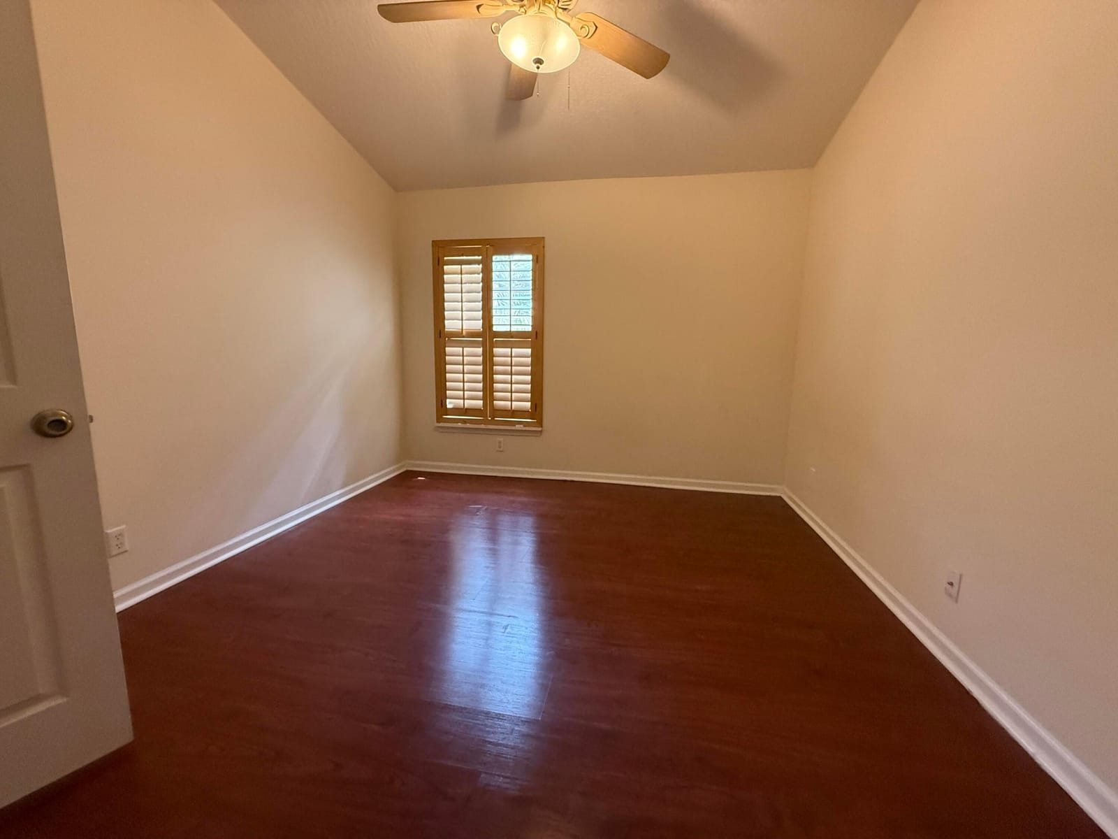 1083 Woodfield Road 1083 — photo 10