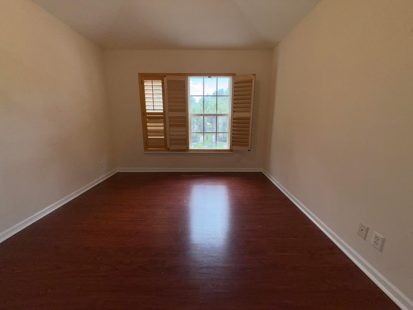 1083 Woodfield Road 1083 — photo 11
