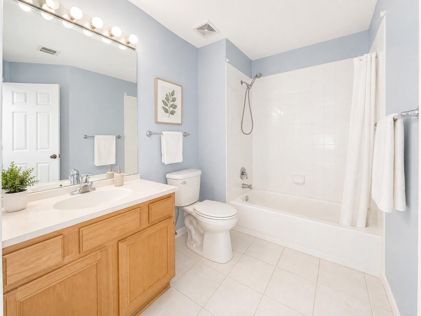 1083 Woodfield Road 1083 — photo 4