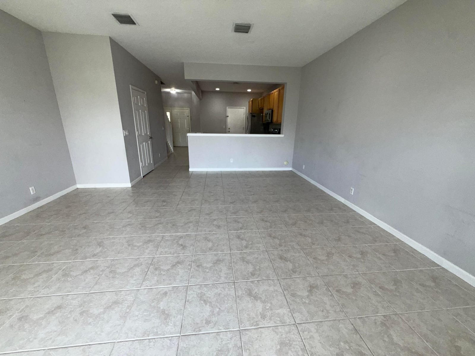 1083 Woodfield Road 1083 — photo 6