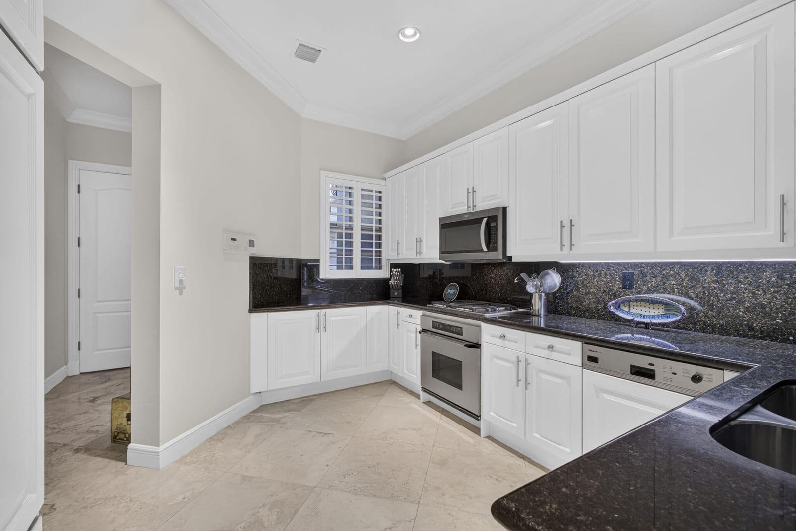 40 Marina Gardens Drive — photo 7
