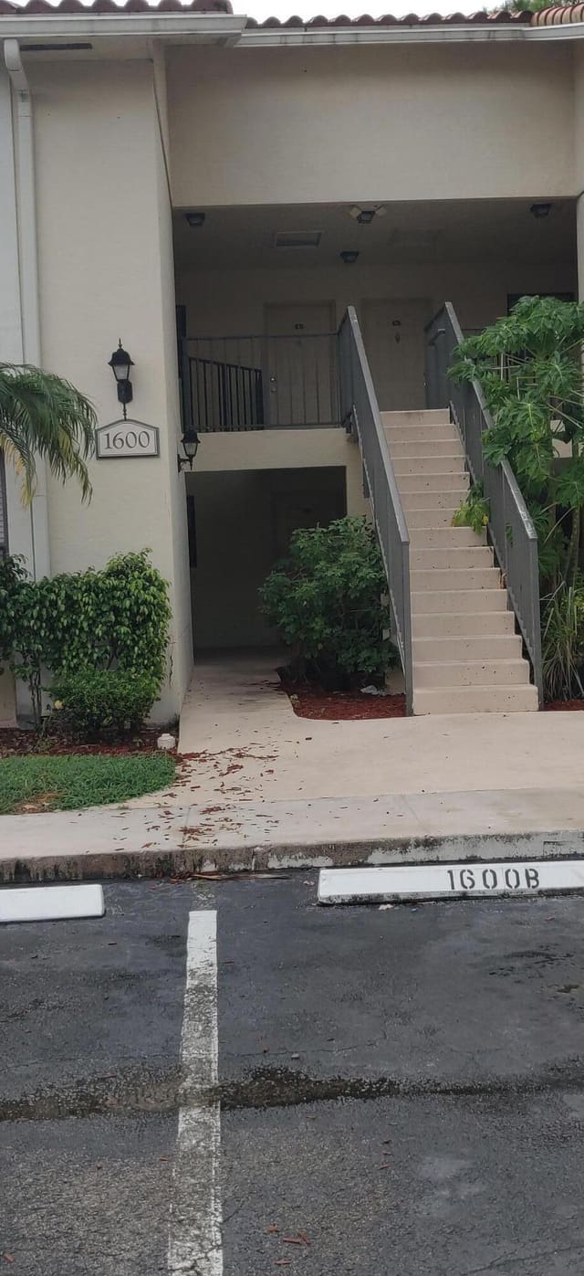 1600 BALFOUR POINT Drive F, West Palm Beach, FL 33411