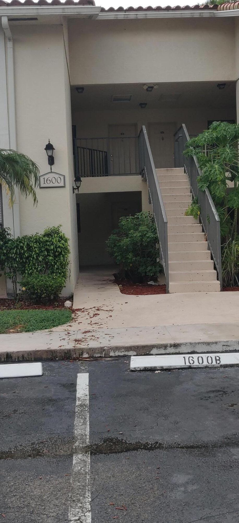1600 BALFOUR POINT Drive F, West Palm Beach, FL 33411