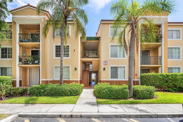 167 Yacht Club Way 205, Hypoluxo, FL 33462