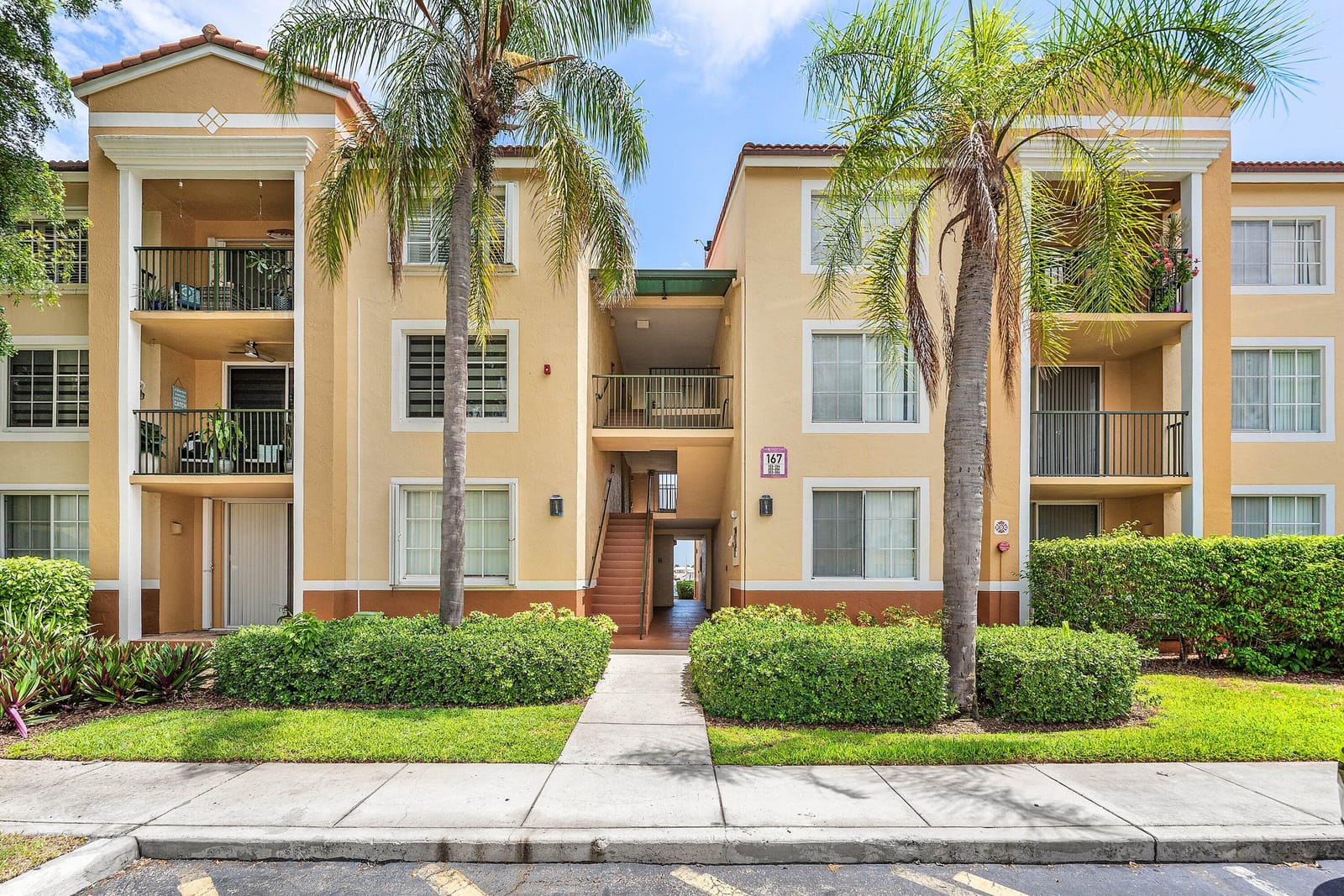 167 Yacht Club Way 205, Hypoluxo, FL 33462