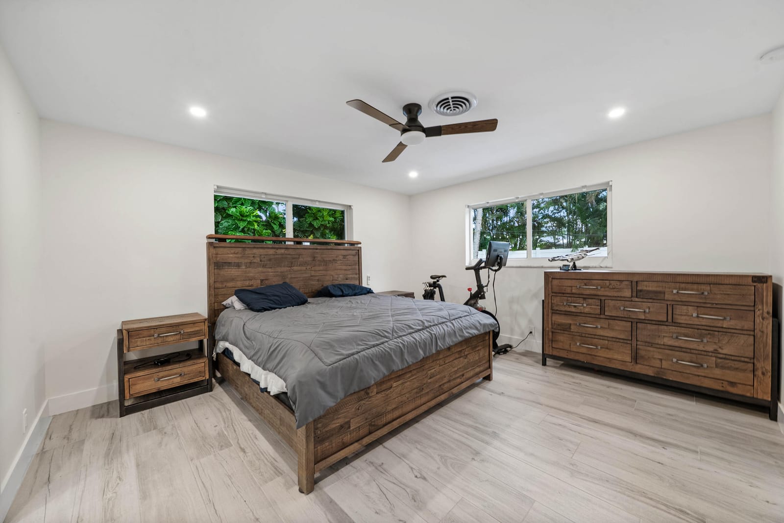 648 SW 3RD Street — photo 9
