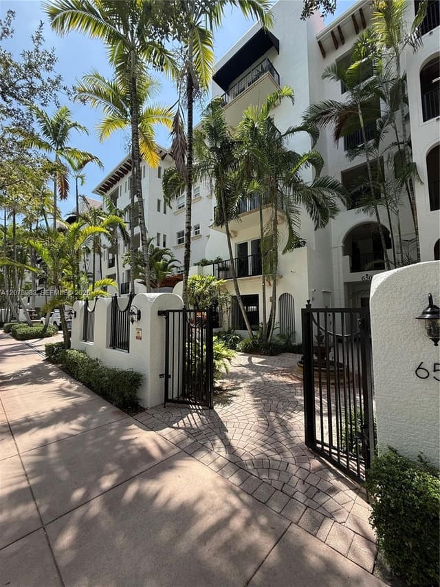 650 Valencia Avenue 303, Coral Gables, FL 33134