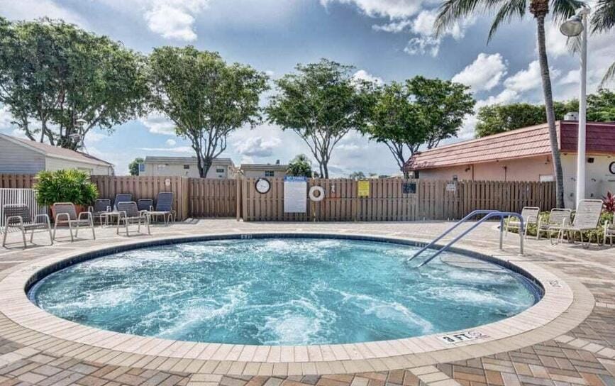 58 Normandy B, Delray Beach, FL 33484 photo 29