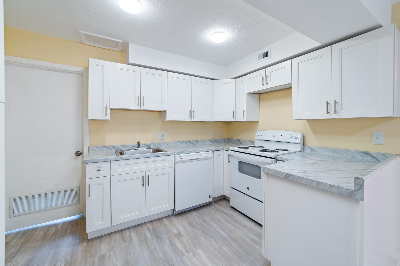 276 SUNSHINE Drive — photo 8