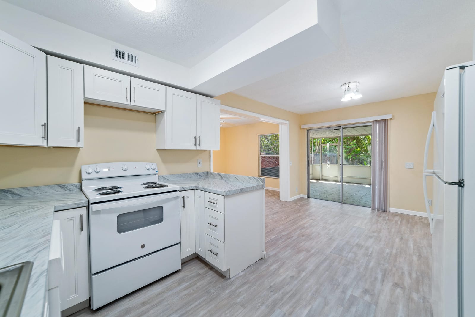 276 SUNSHINE Drive — photo 9
