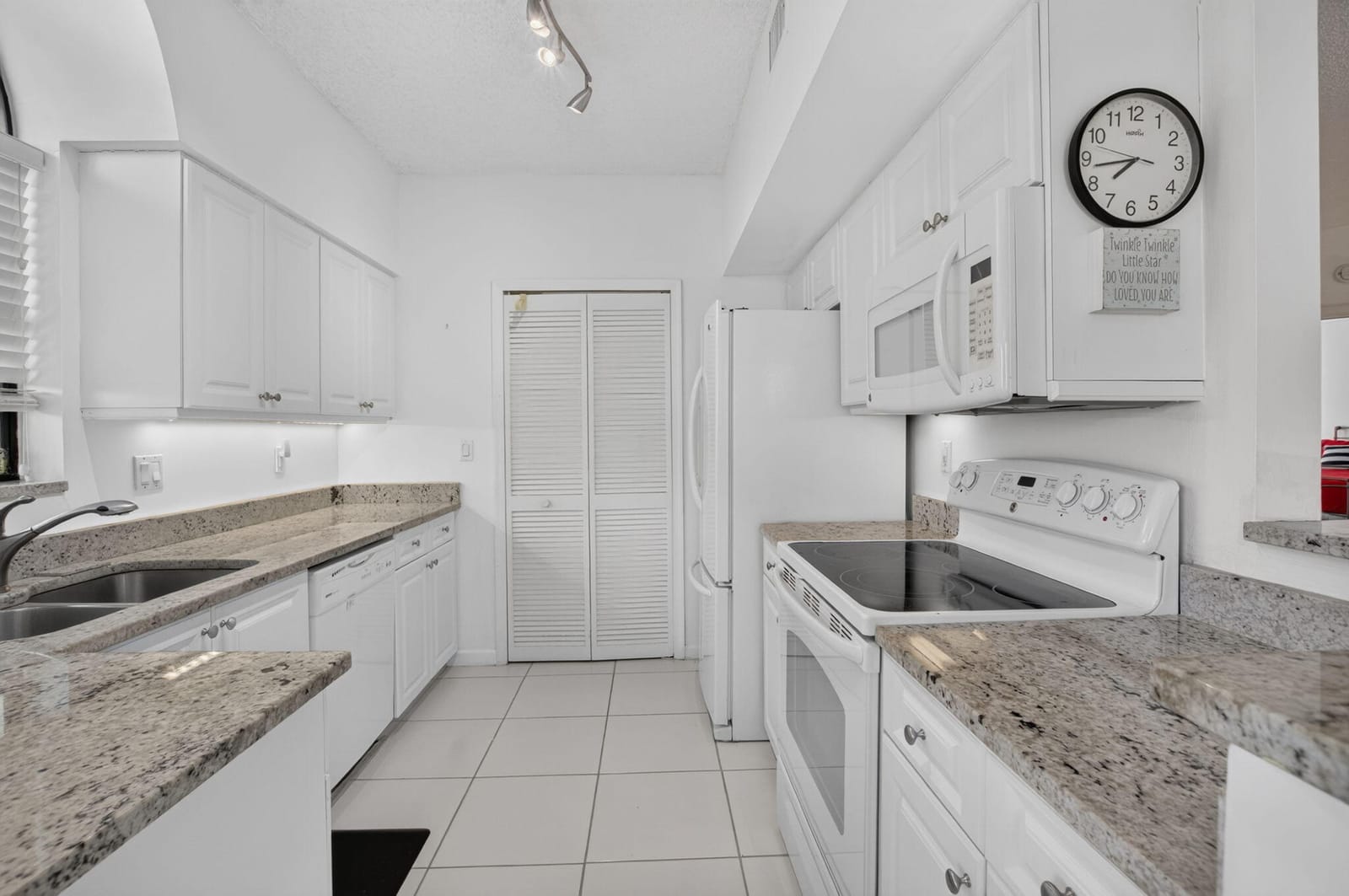 8065 Aberdeen Drive 102, Boynton Beach, FL 33472 photo 13