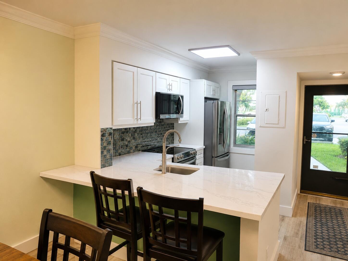 2226 N CYPRESS BEND Drive 103 — photo 4