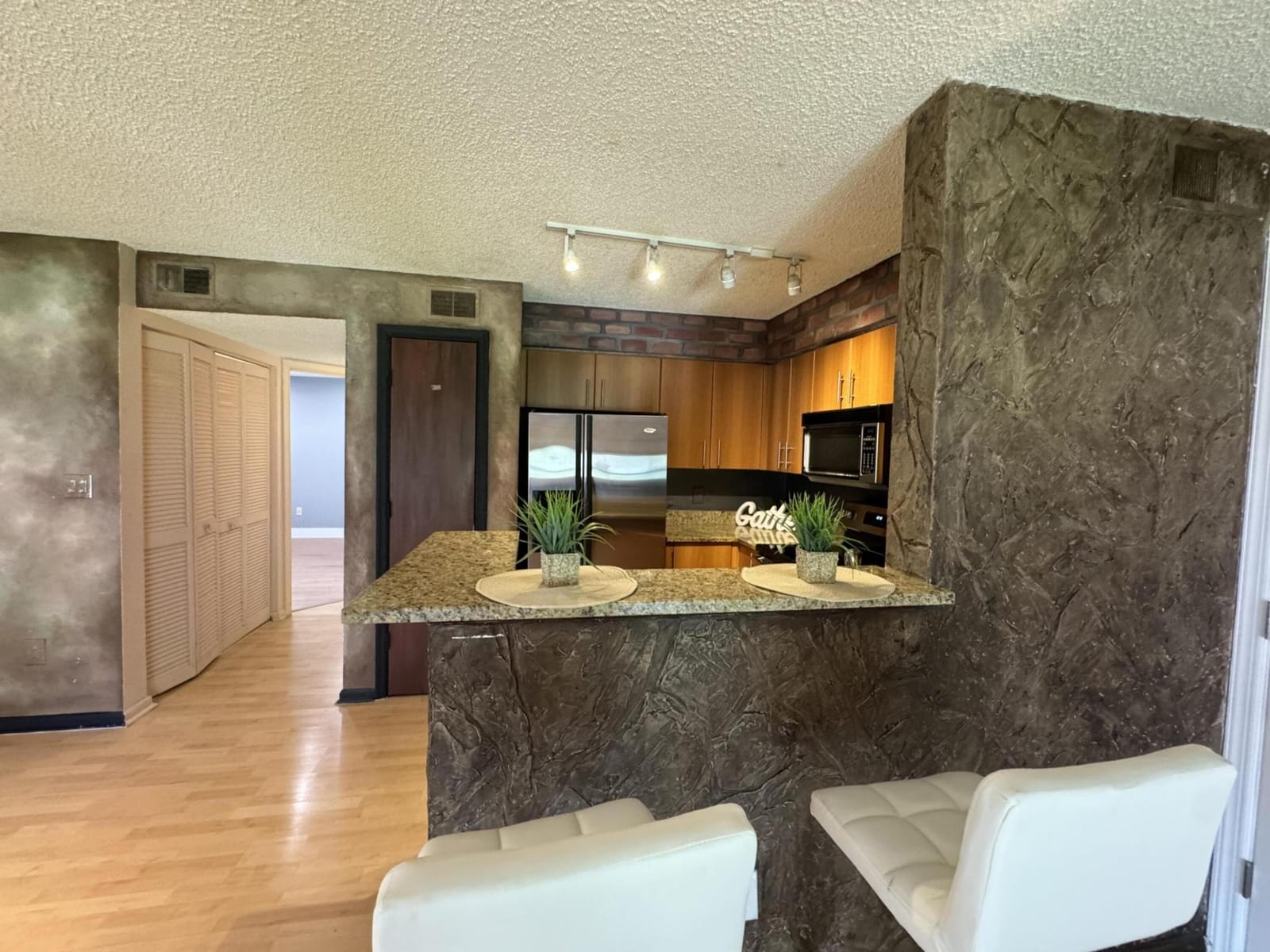 1011 Crystal Way — photo 6
