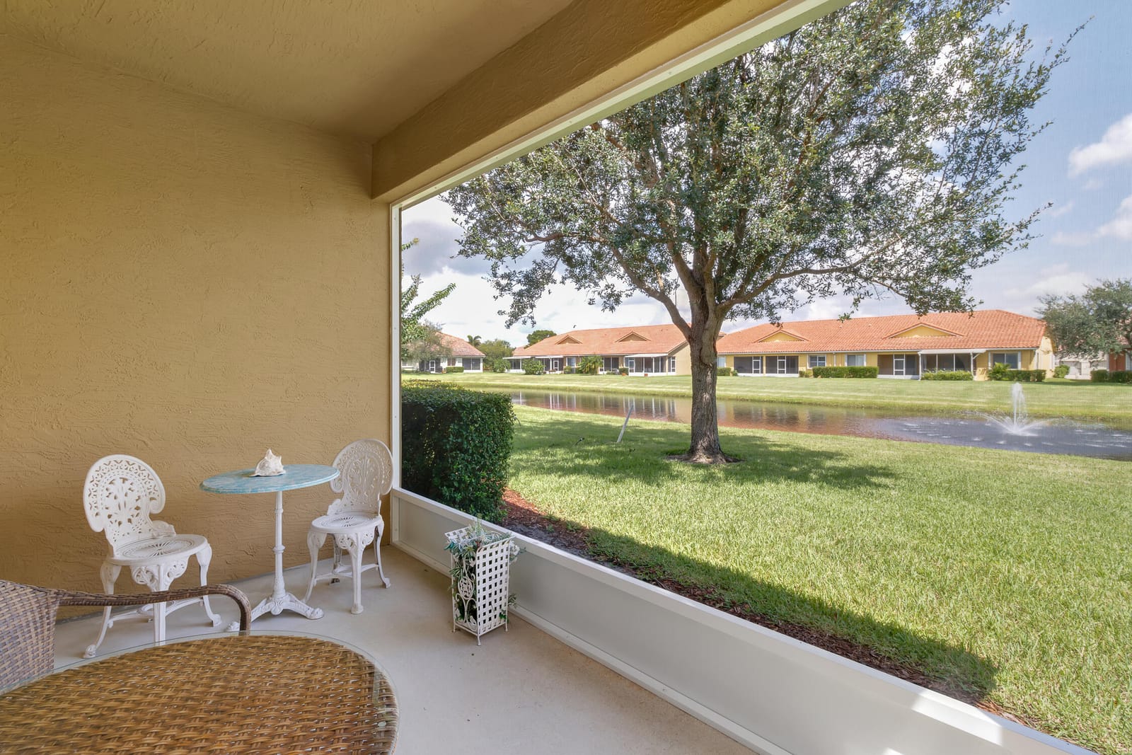 6380 OXFORD Circle 104D, Vero Beach, FL 32966 photo 23