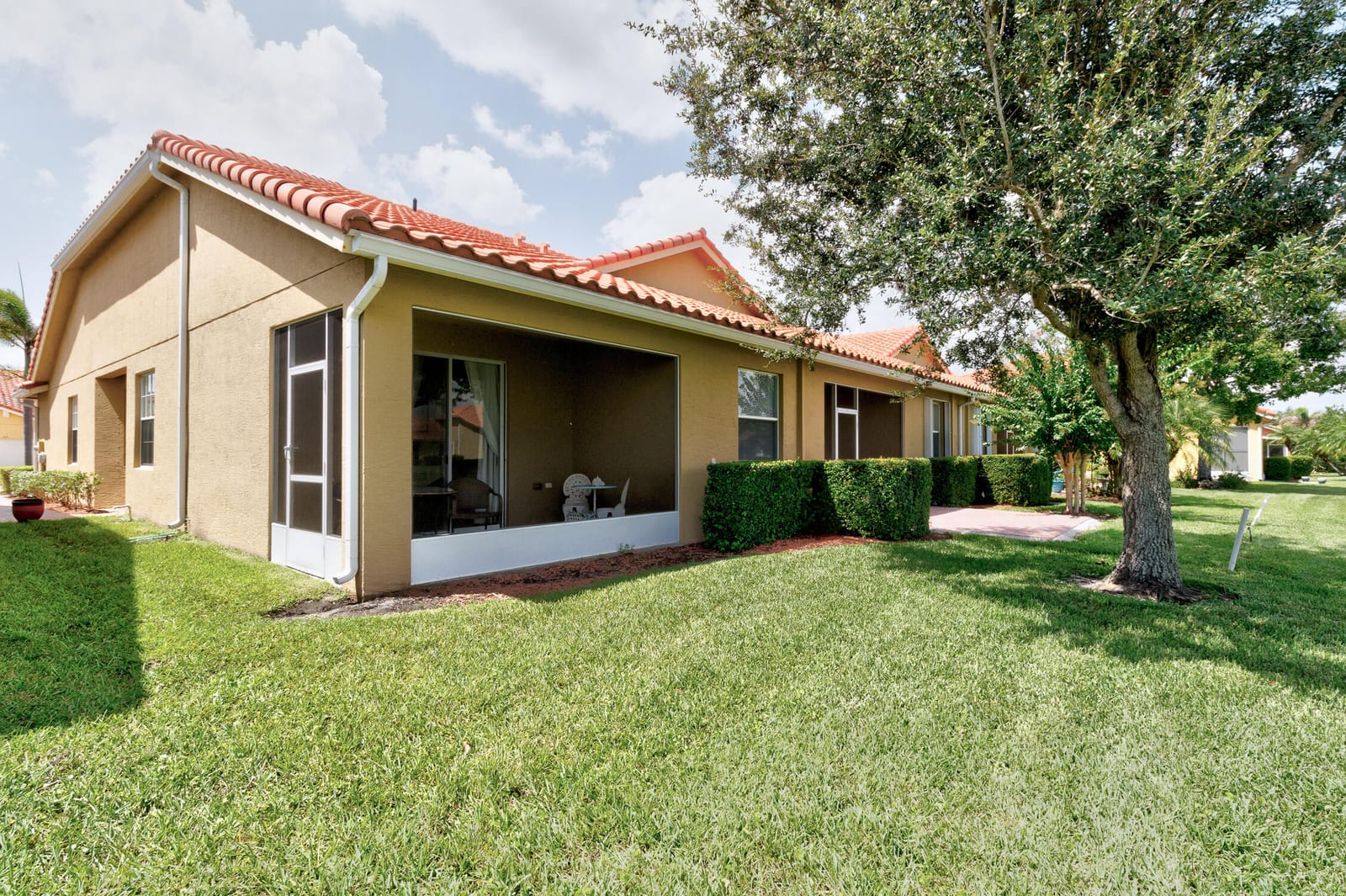 6380 OXFORD Circle 104D, Vero Beach, FL 32966 photo 4