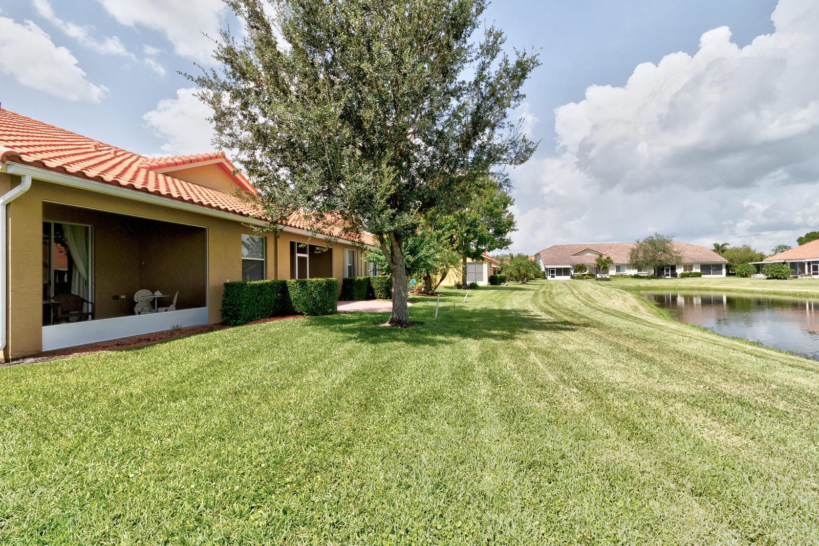 6380 OXFORD Circle 104D, Vero Beach, FL 32966 photo 5