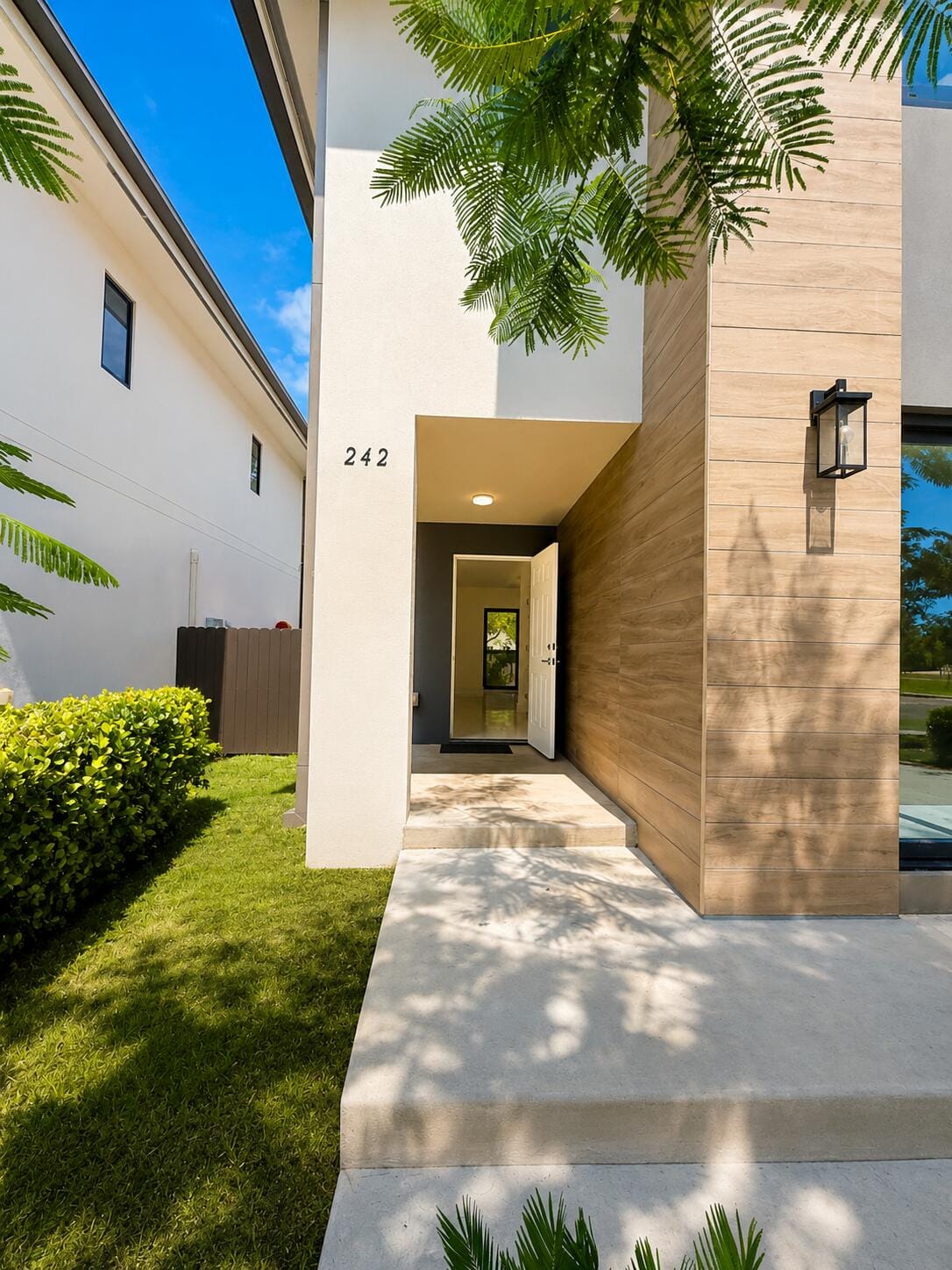 242 NW 11TH Court, Florida City, FL 33034 photo 2