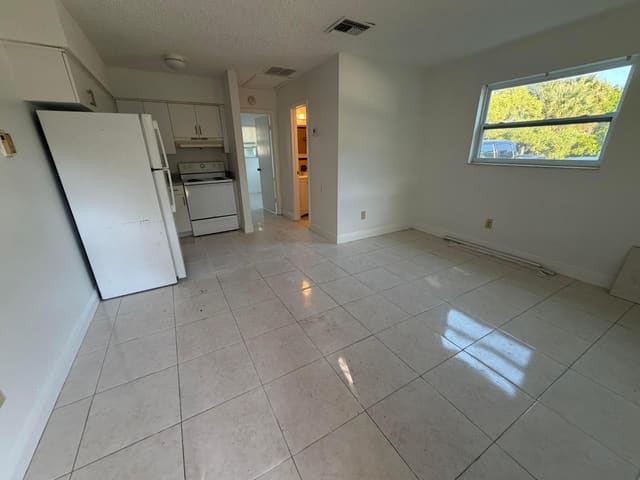 800 SE 18TH Street 1, Fort Lauderdale, FL 33316
