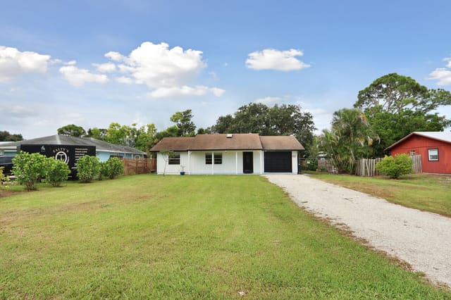 8340 SE CAMELLIA Drive, sold in ZIP 33455, Hobe Sound, FL