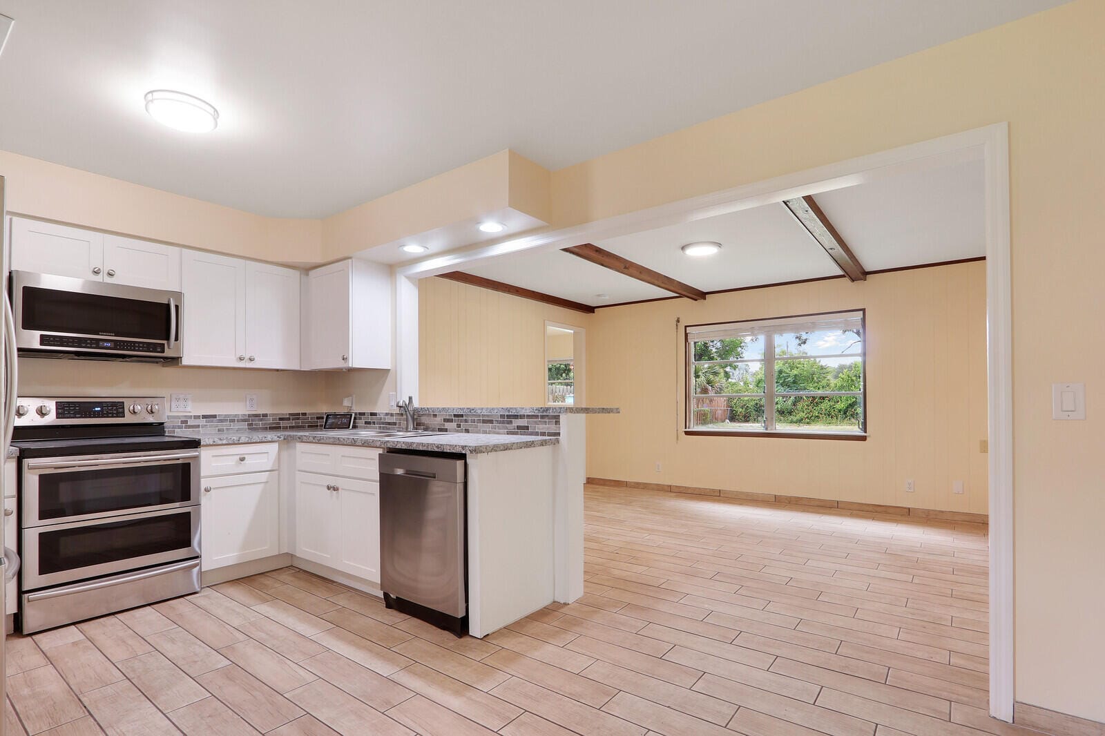 8340 SE CAMELLIA Drive — photo 6