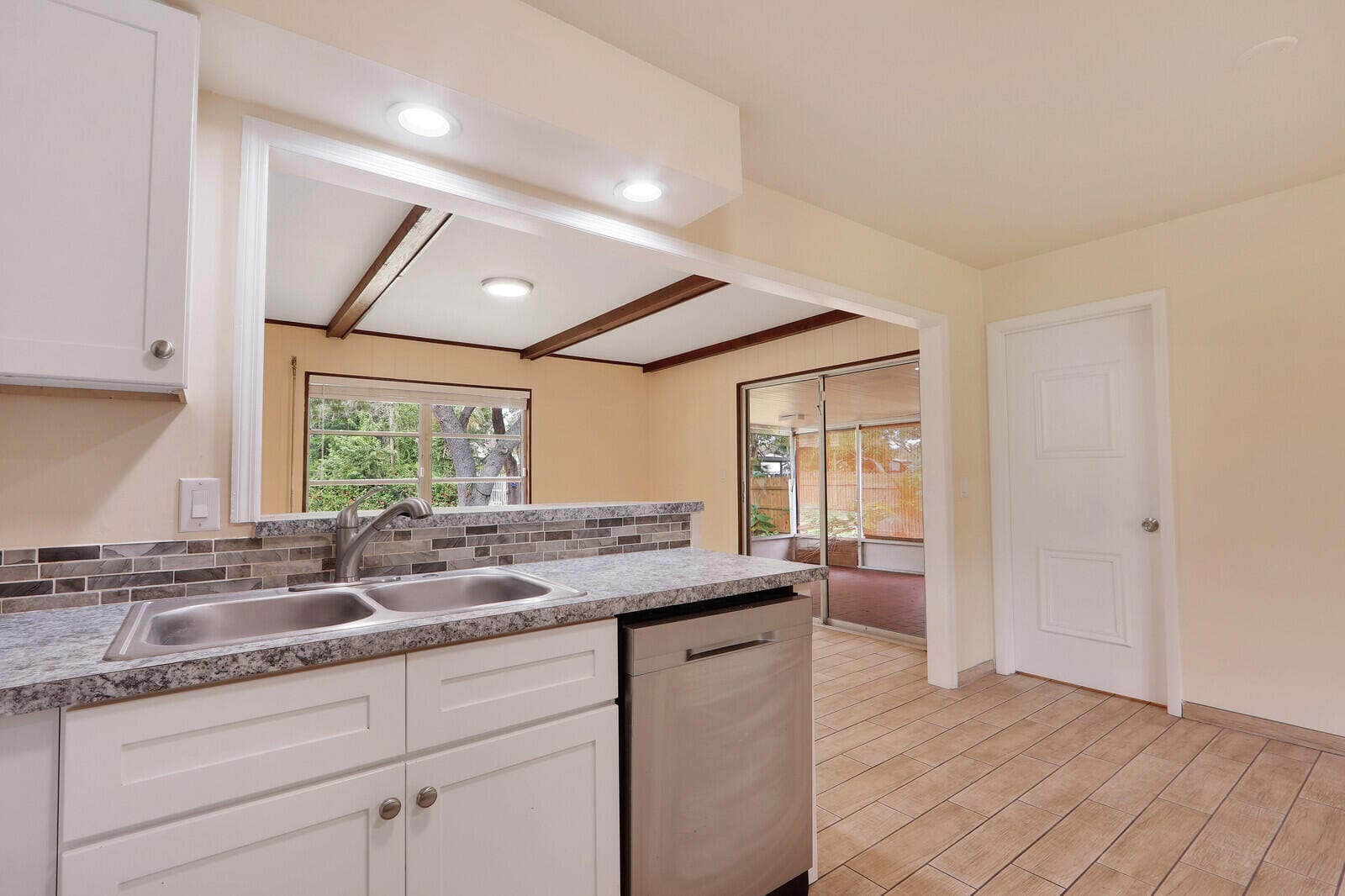 8340 SE CAMELLIA Drive — photo 8