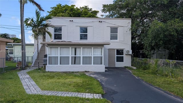 708 NE 4th Street 2, Hallandale Beach, FL 33009