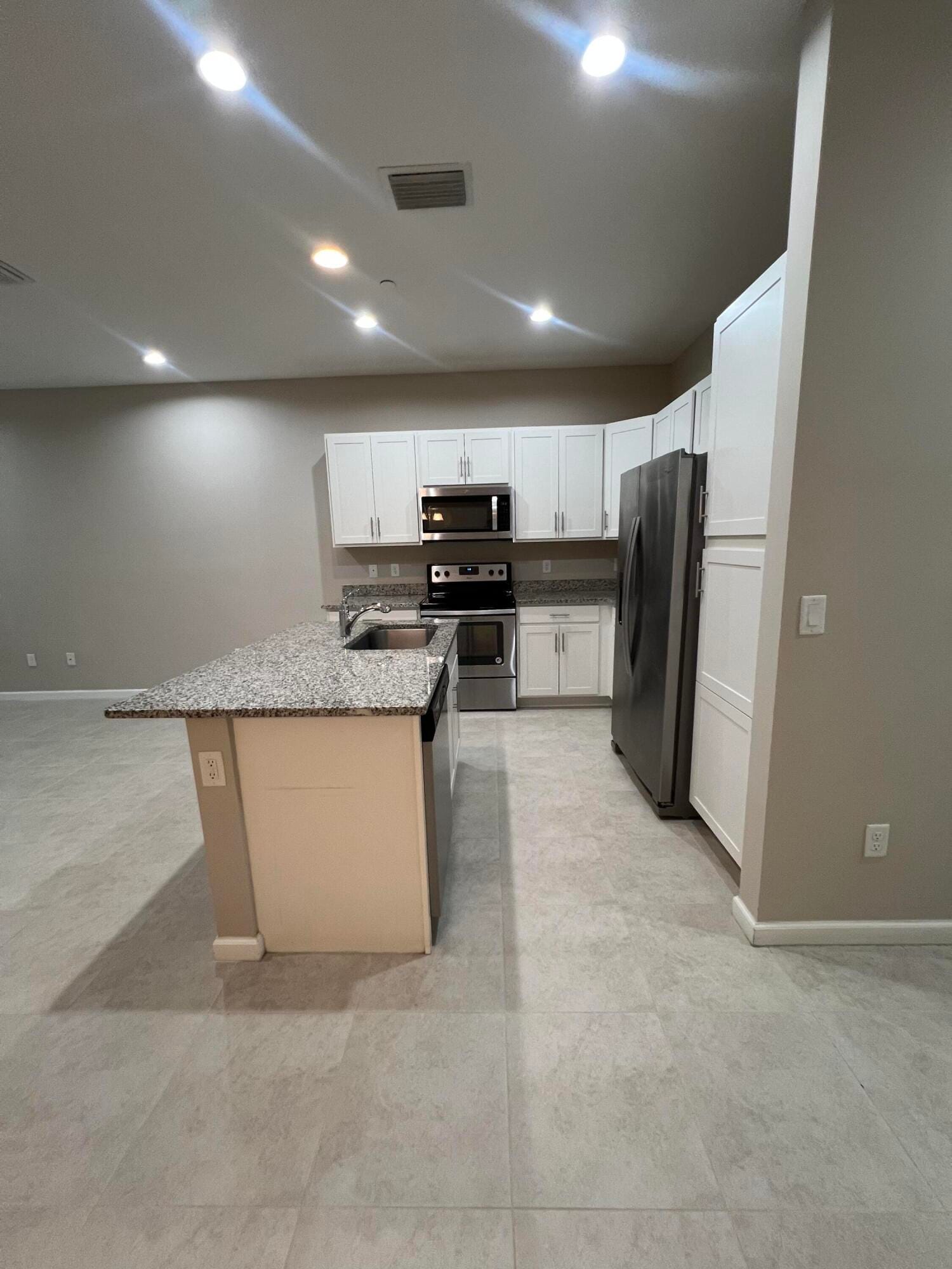 14404 EMERALD PLACE Way 14404 — photo 3