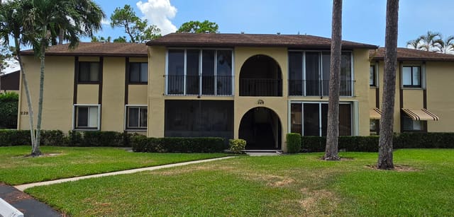 228 Pine HOV Circle A2, Pine Ridge South, Greenacres, FL