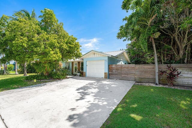 612 NW 7th Court, Boynton Beach, FL 33426