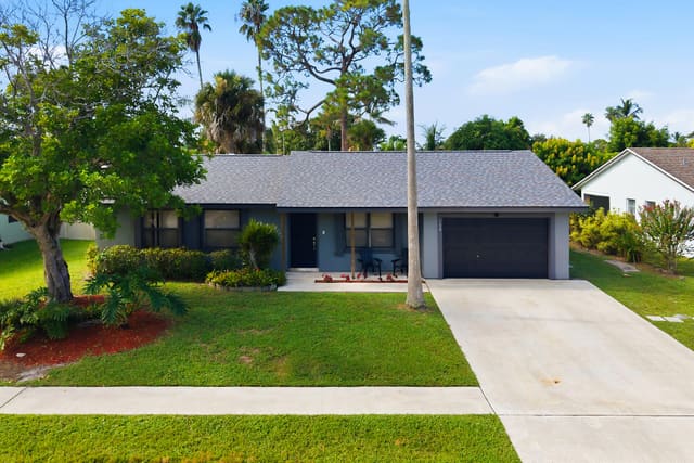 108 SANTA MONICA Avenue, sold in La Mancha 3, Royal Palm Beach, FL
