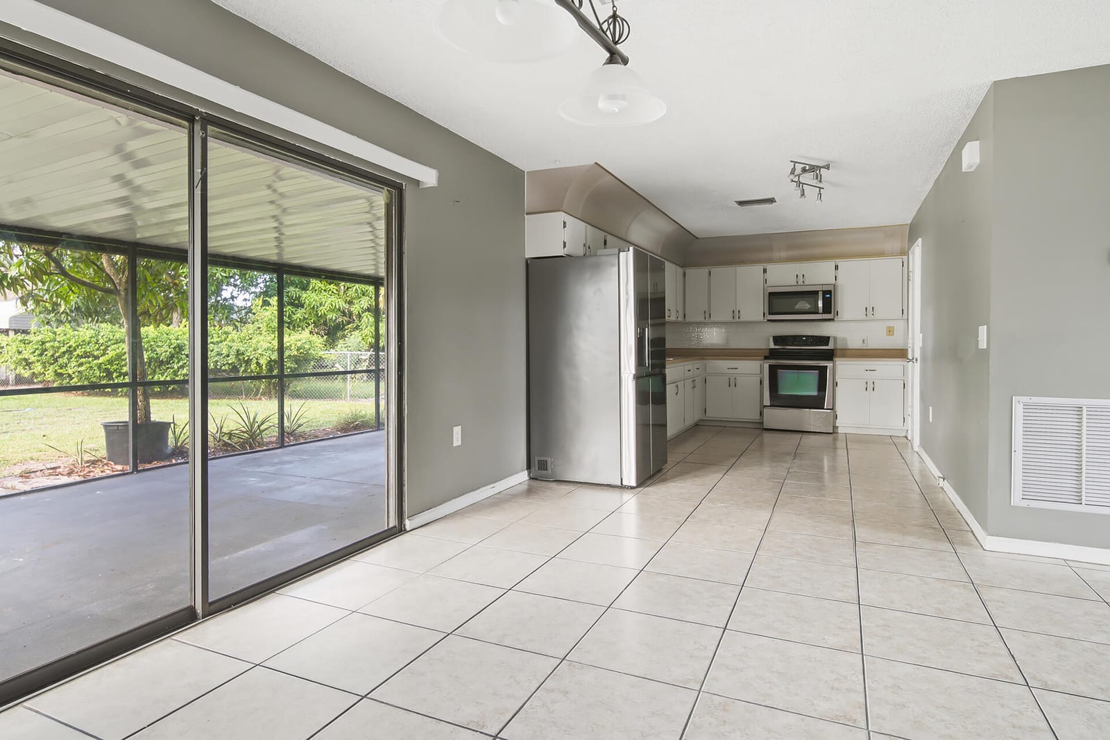 108 SANTA MONICA Avenue — photo 10