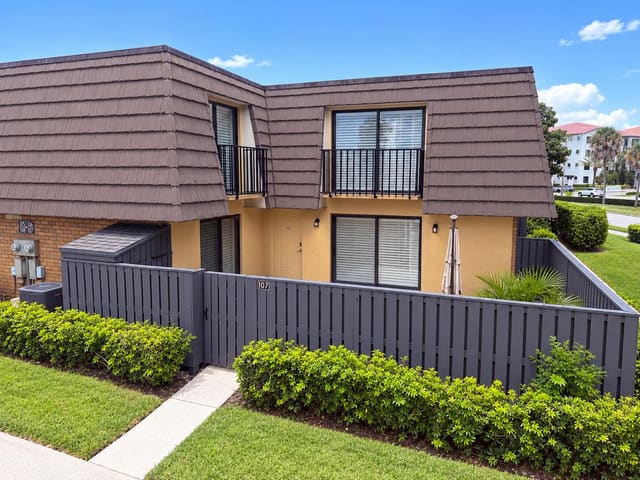 107 1st Way, Village Of Sandalwood Lakes, West Palm Beach, FL