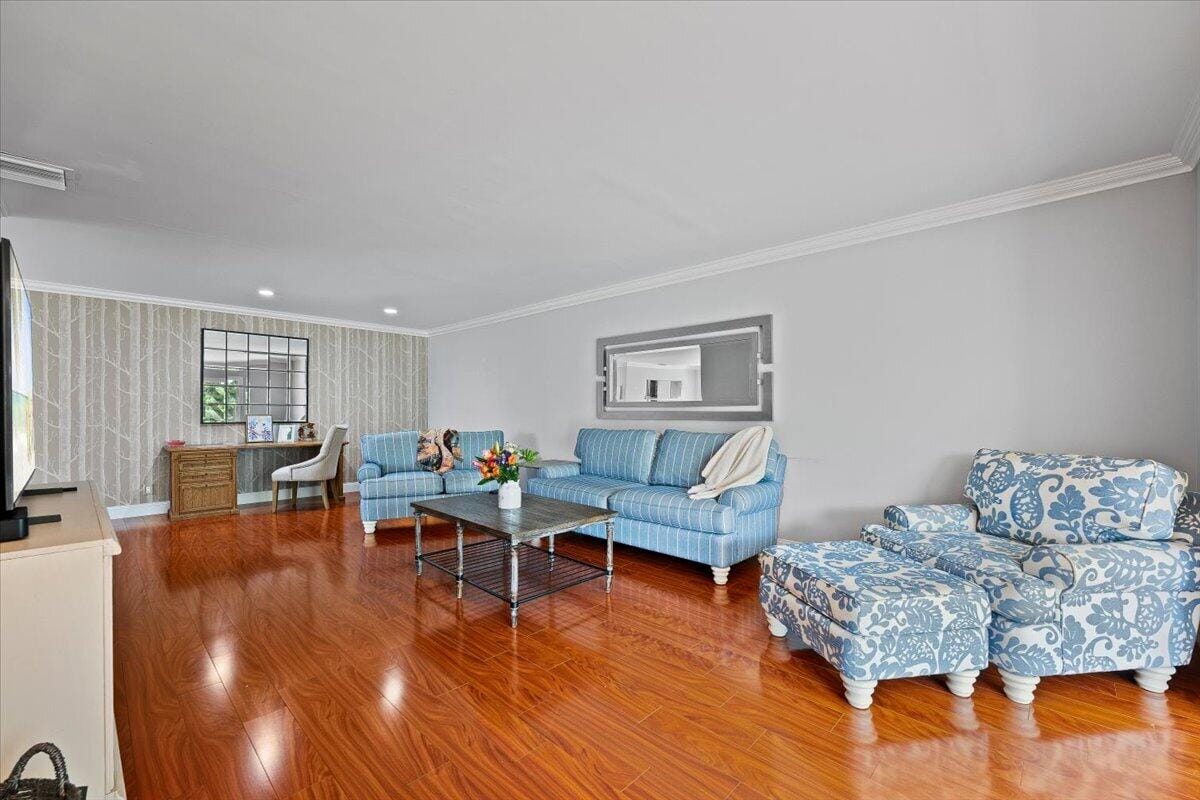 206 Lake Susan Lane — photo 8
