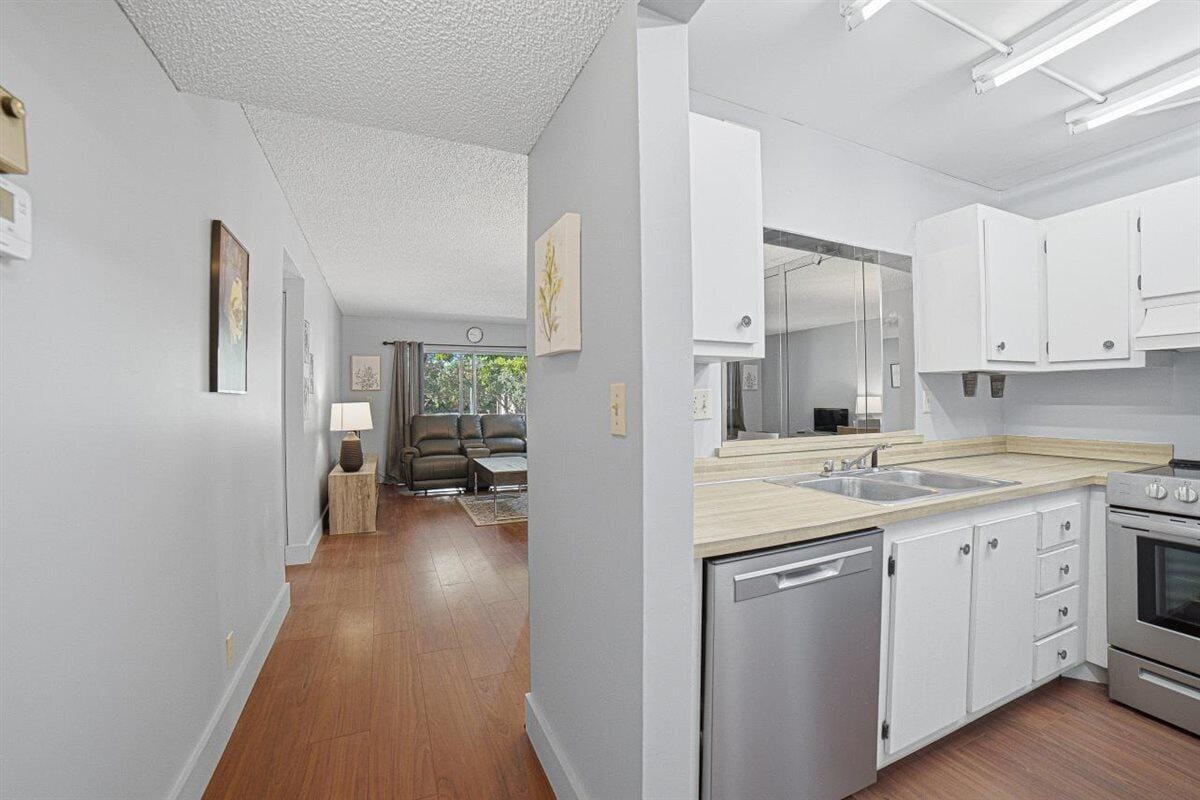 4151 NW 90th Avenue 207 — photo 3