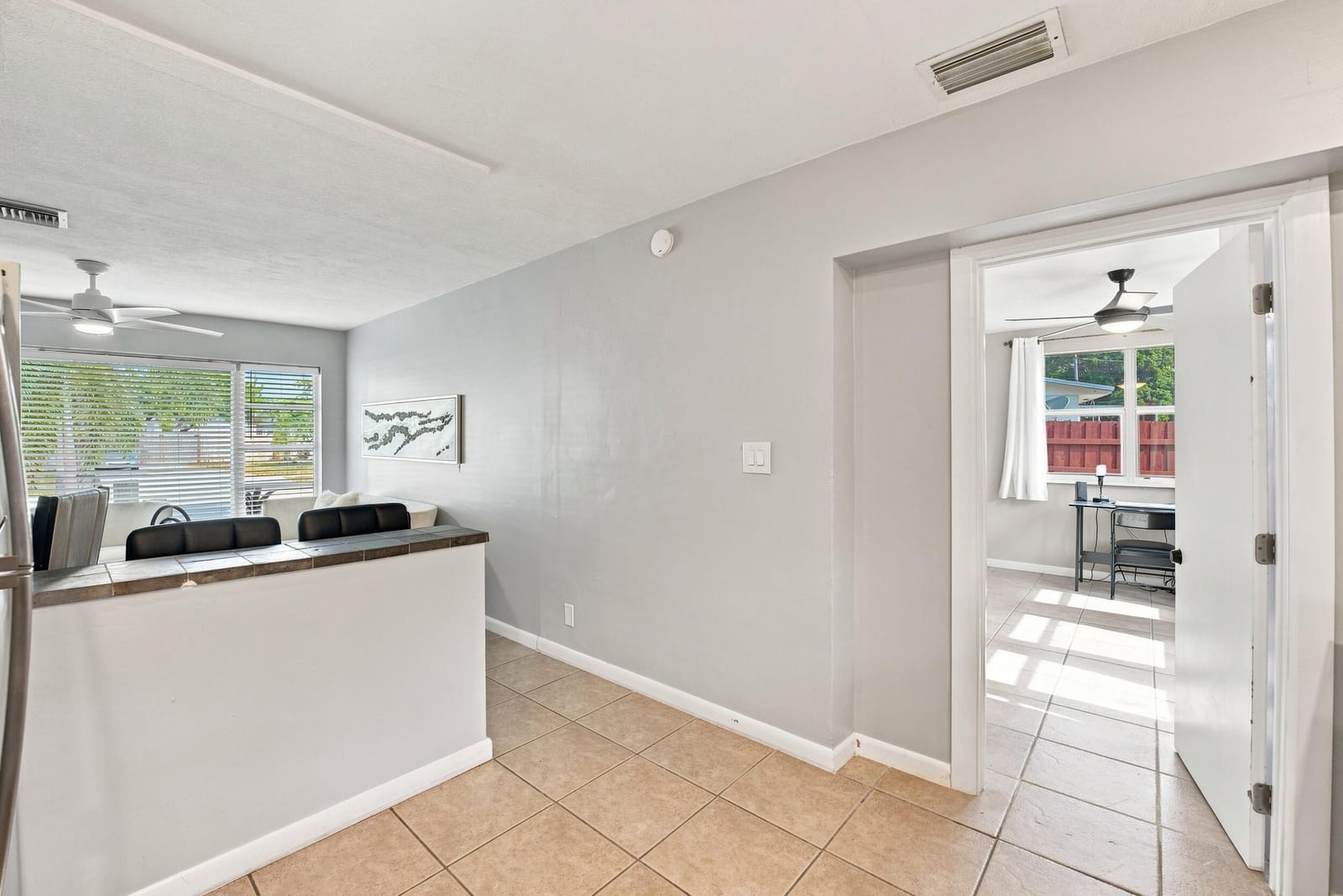 2610 NE 8th Avenue — photo 7