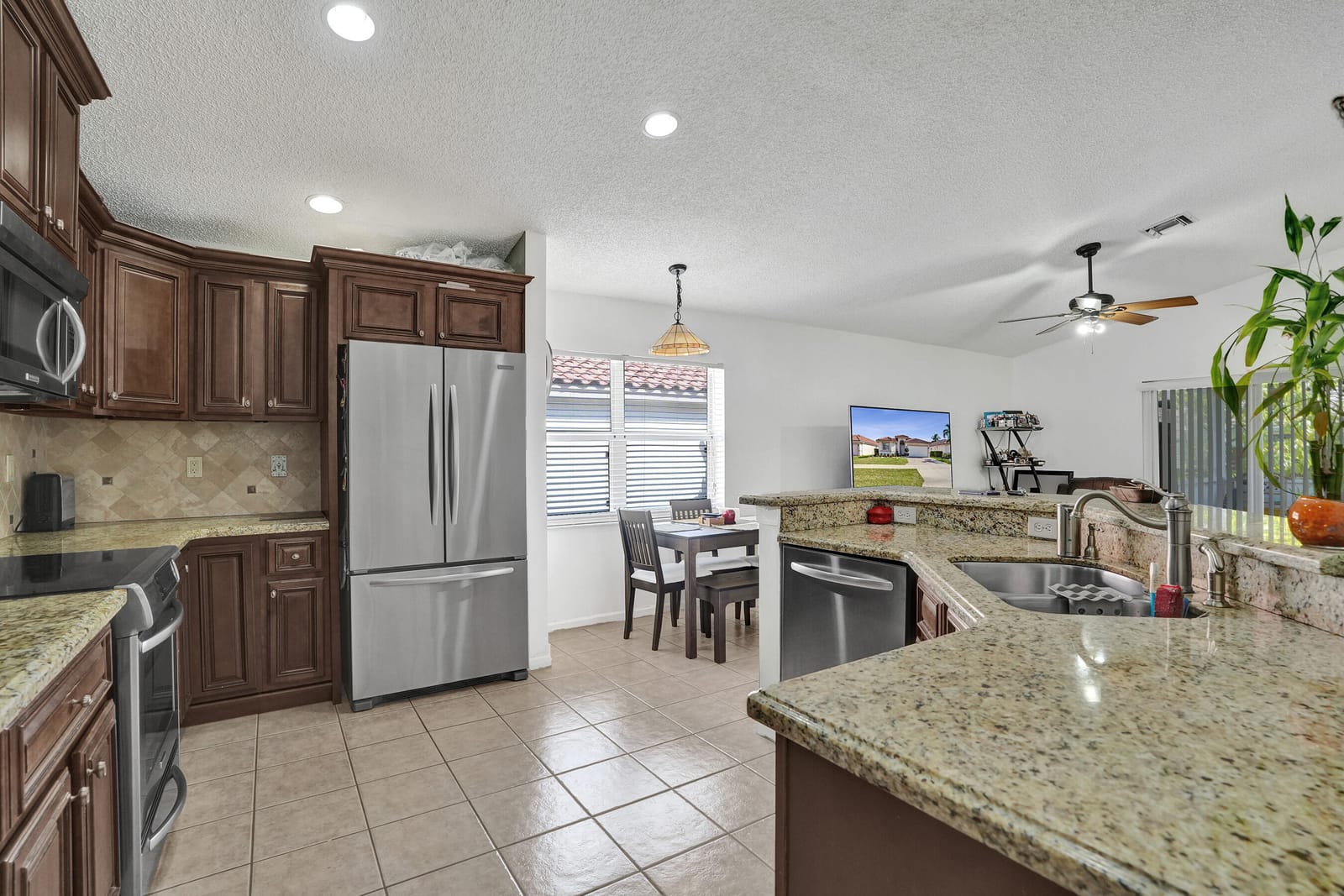 7572 Parkside Lane, Margate, FL 33063 photo 7
