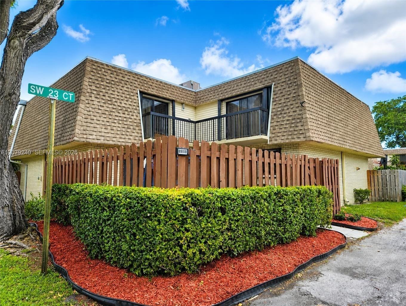 8215 SW 23rd Court 17D — photo 1