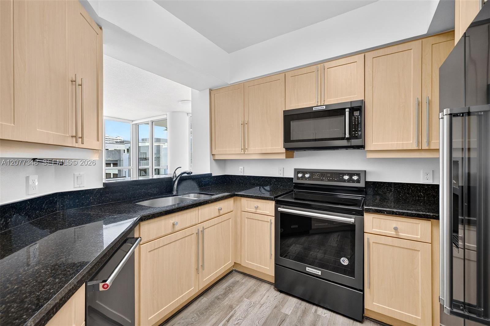 111 SE 8th Avenue 705 — photo 11