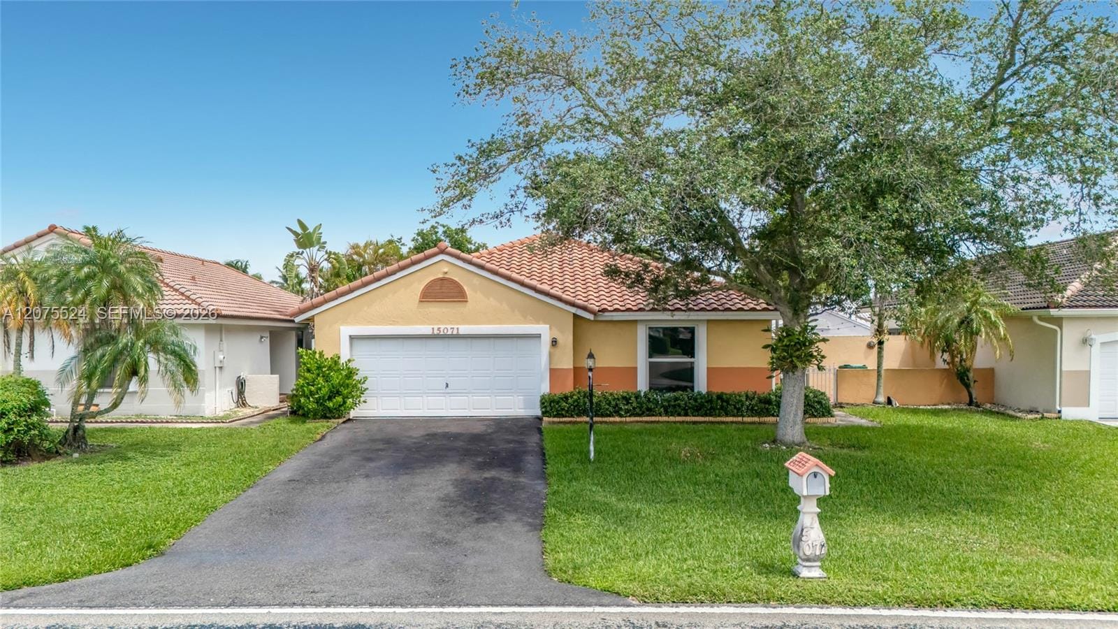 15071 S Waterford Drive 15071 — photo 2