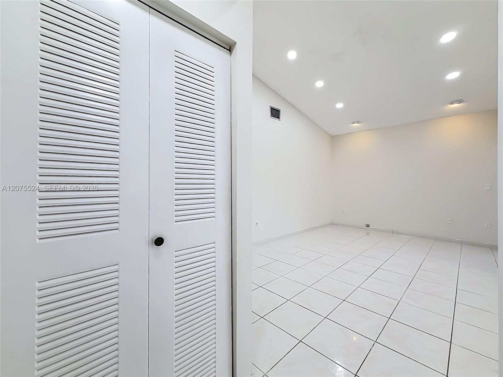15071 S Waterford Drive 15071 — photo 7